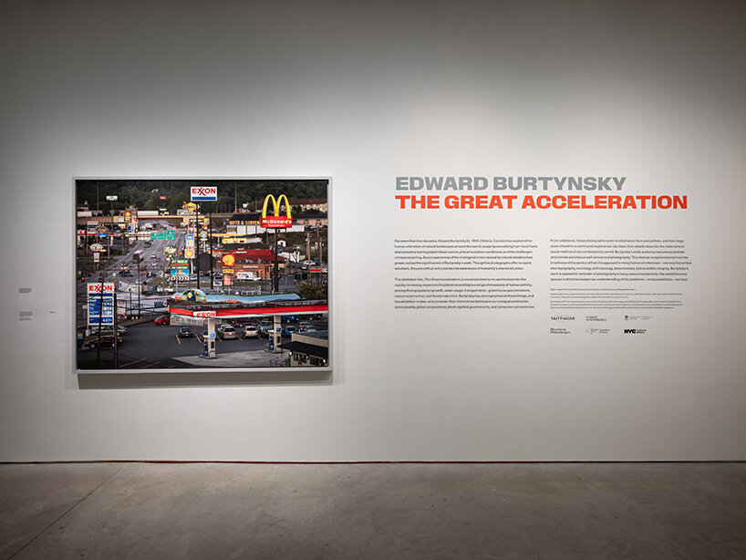 edward burtynsky maps four decades of earth’s industrial systems in new york exhibition post thumbnail image